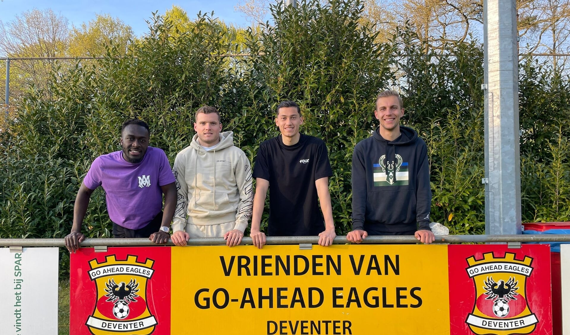 Finn Stokkers, Jay Idzes, Bobby Adekanya en Philippe Rommens van Go Ahead Eagles. Foto: PR