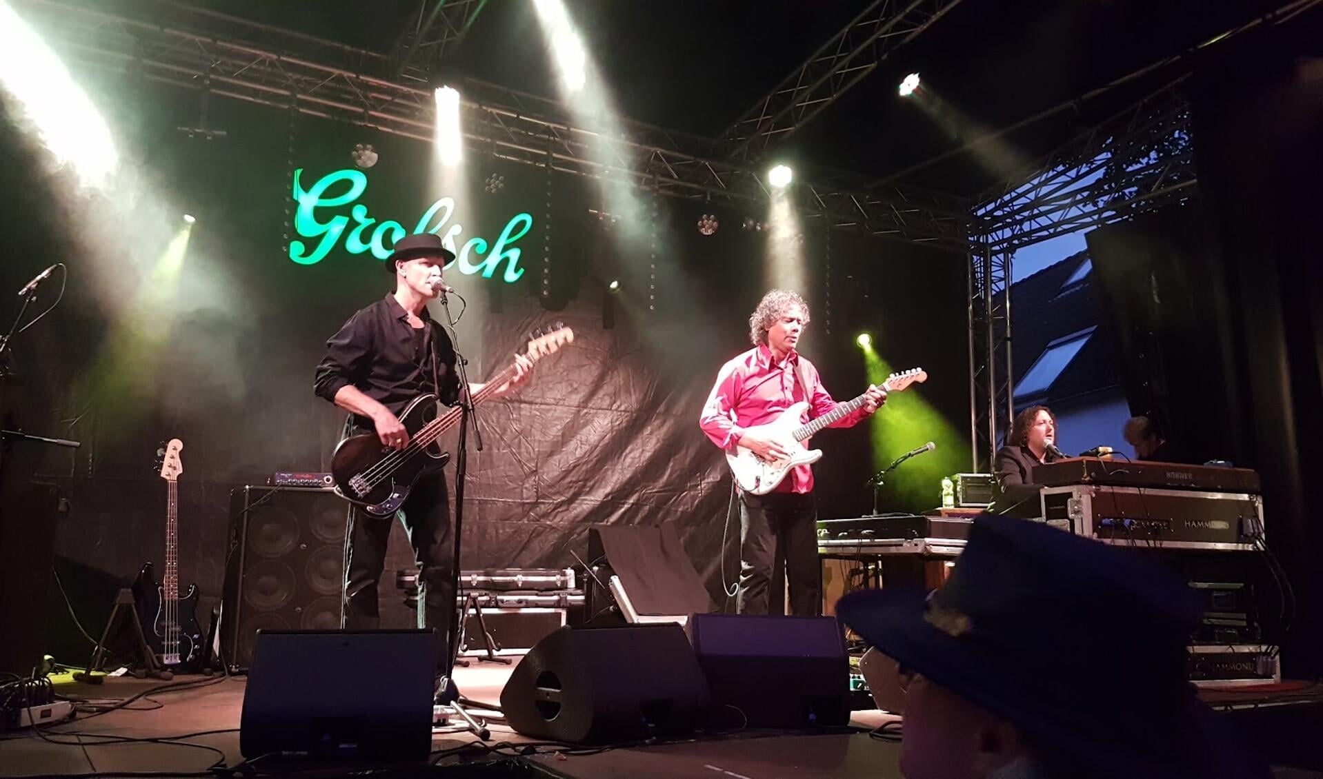De band King of the World op het IJsseljazz-podium op het Nijverheidsplein in 2016. Foto: Henri Bruntink