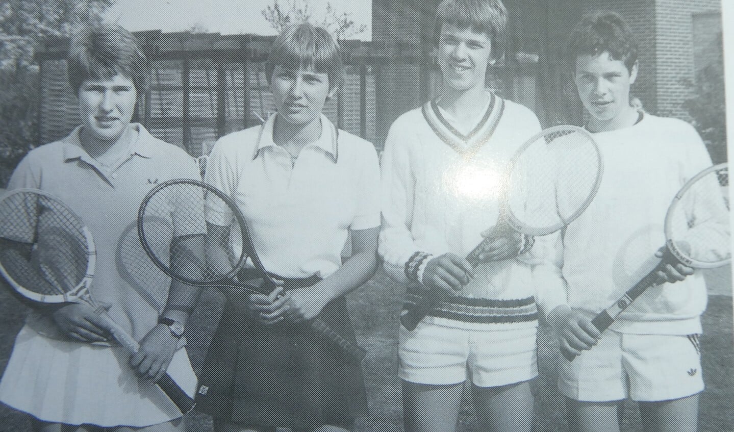 Het absolute sportieve hoogtepunt van Tennisvereniging Ruurlo gaat terug naar 1981 toen het gemengde Juniorenteam destijds bestaande uit Petra en Carin Magis, Geert Brinkerink en Pieter Alberts Nederlands kampioen werd.