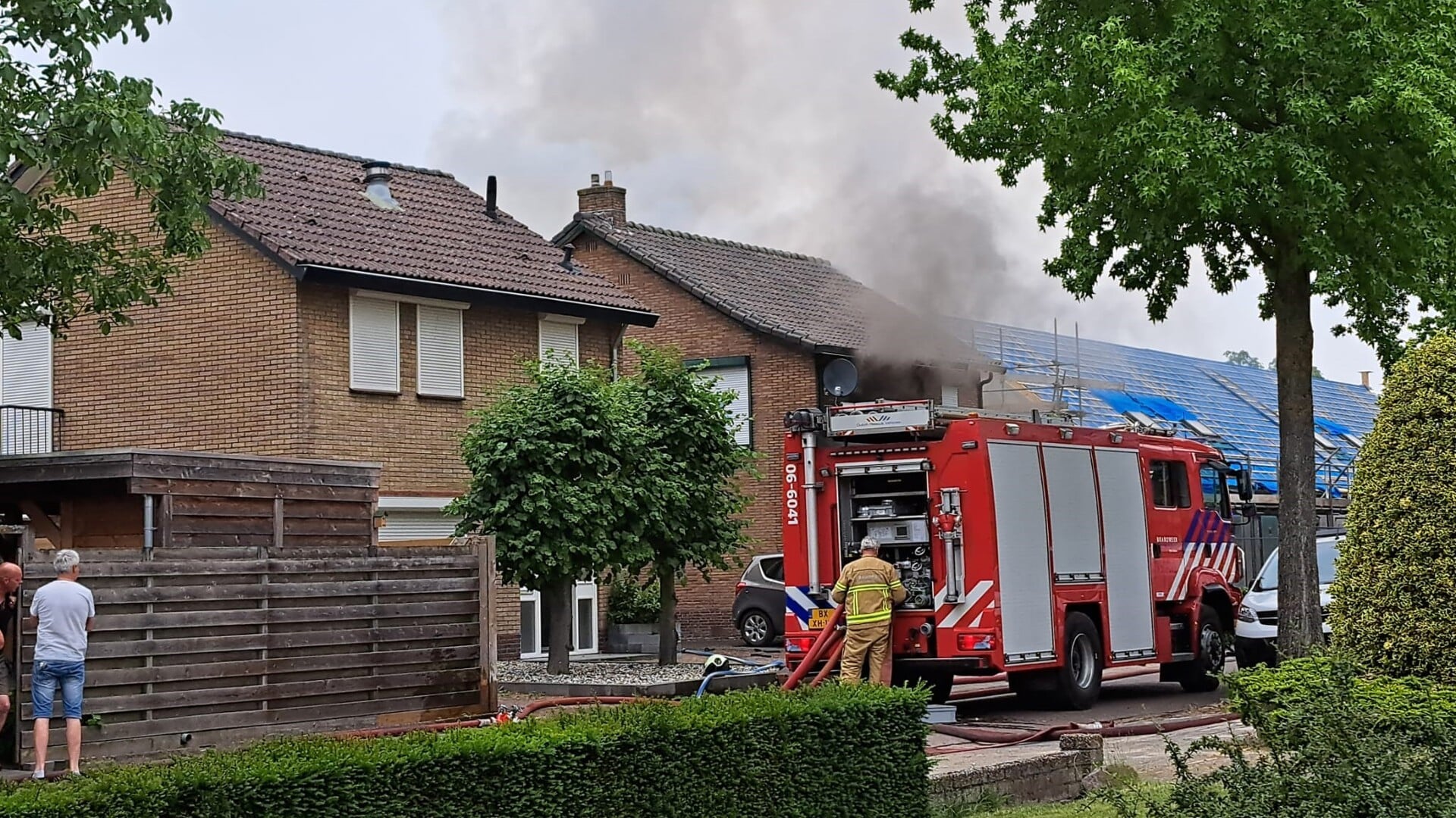 Zondag 18 juni ontstond brand in een woning aan de Beatrixstraat in Zelhem. Foto: Mirjam Rensink