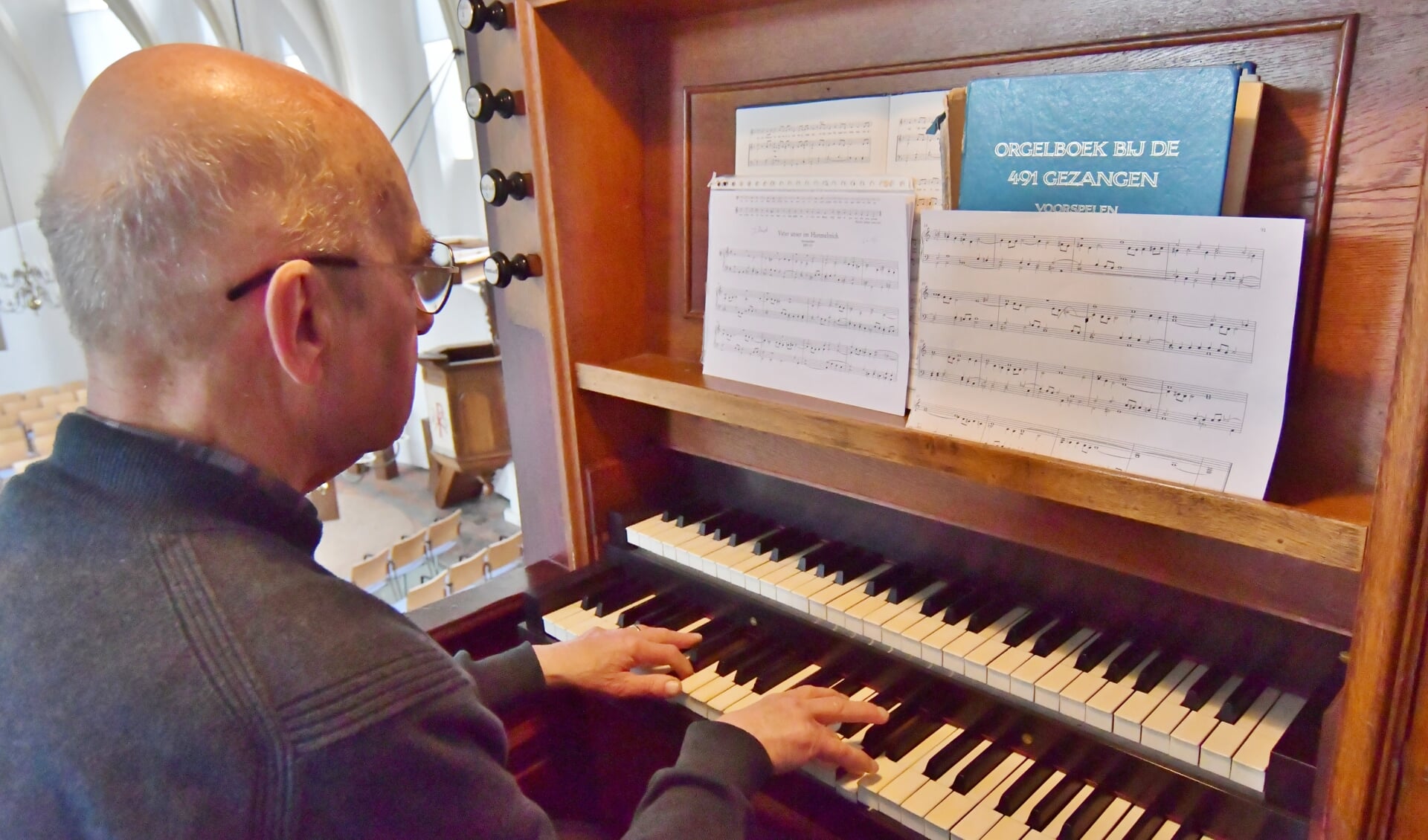 Organist Kees Mijderwijk speelt op zaterdagmiddag 17 juni op het Holtgräve-orgel in de Dorpskerk. Foto: PR