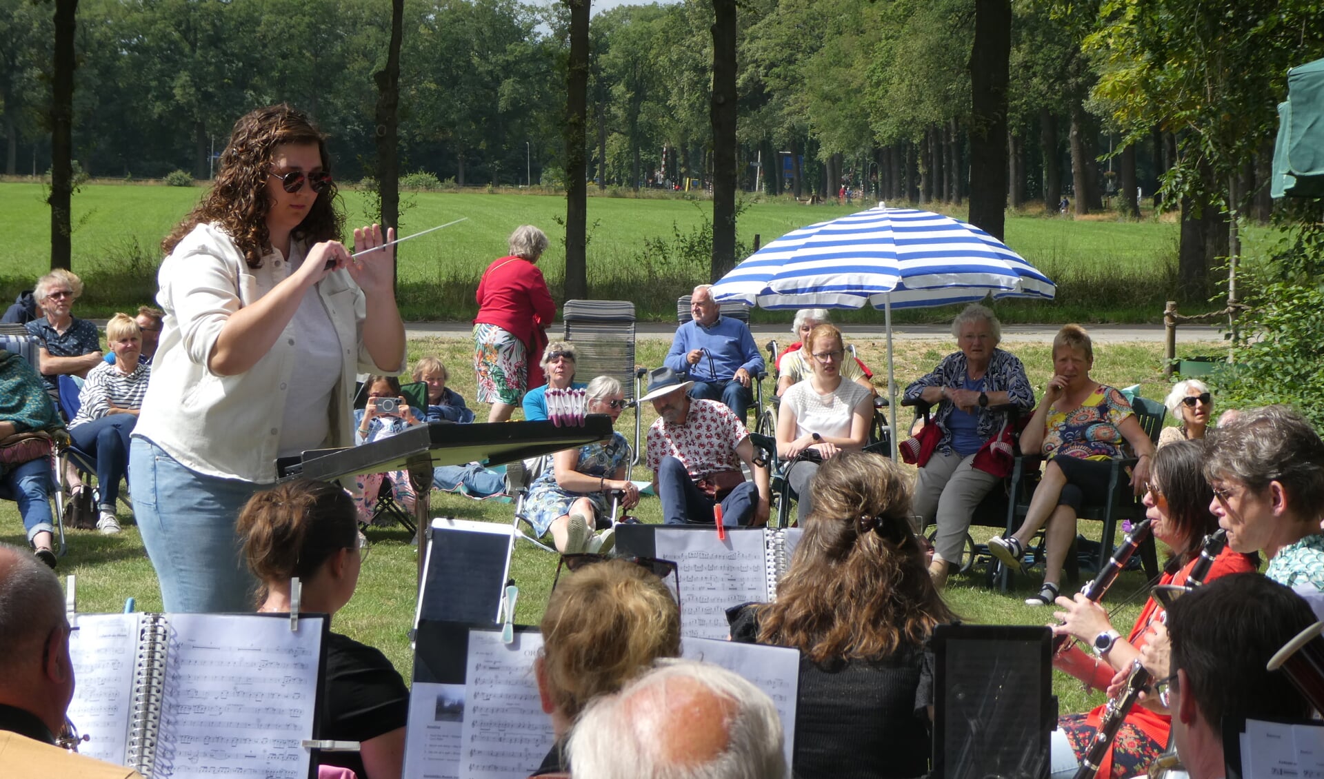 Het harmonieorkest van Sophia's Lust stond ditmaal onder leiding van orkestlid Merel Lievestro. Foto: Jan Hendriksen