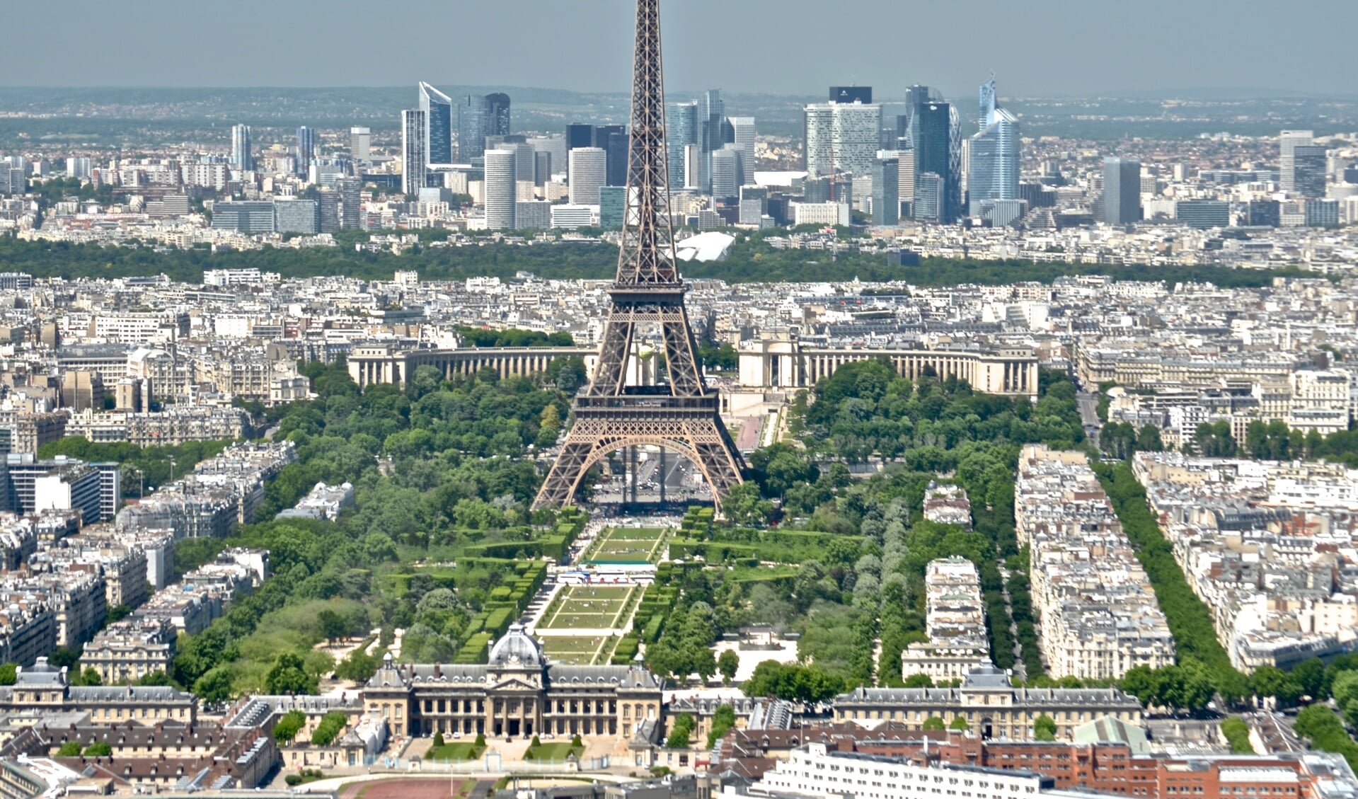 Parijs is zelf al een van de drukste vakantiebestemmingen van de wereld, maar de wegen rond de Franse hoofdstad zijn tijdens de zwarte weekenden nog eens extra vol door het verkeer van en naar het zuiden. Foto: David McSpadden/Wikimedia