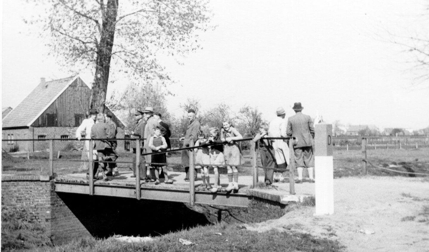 Nieuwe grenspaal Tenbensel na de afscheiding van Suderwick-West in 1949, archief voormalige gemeente Suderwick. Foto: Collectie Ben Maandag