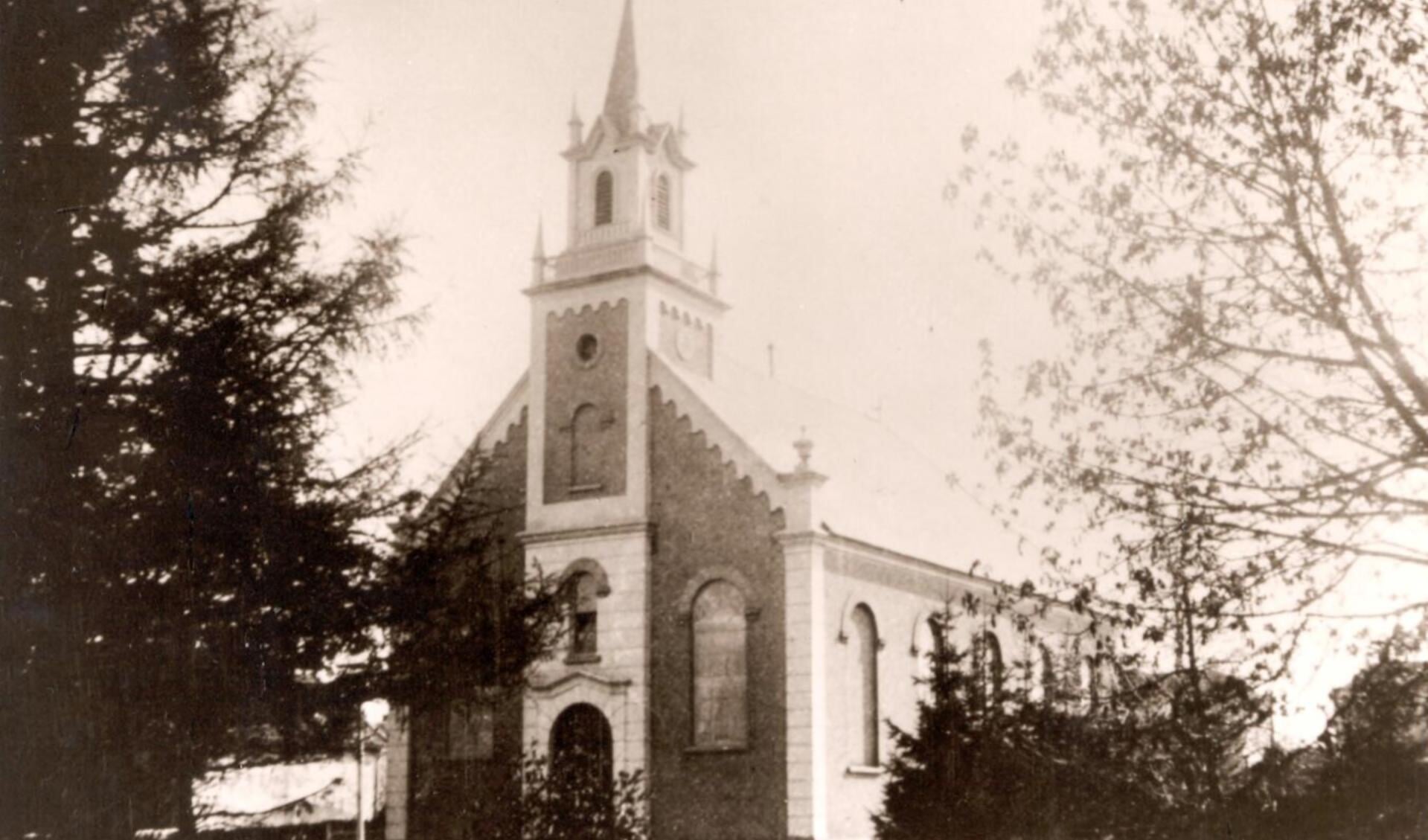 Remonstrantse kerk in Lochem voor de brand in 1905. Foto: archief Historisch Genootschap Lochem Laren Barchem
