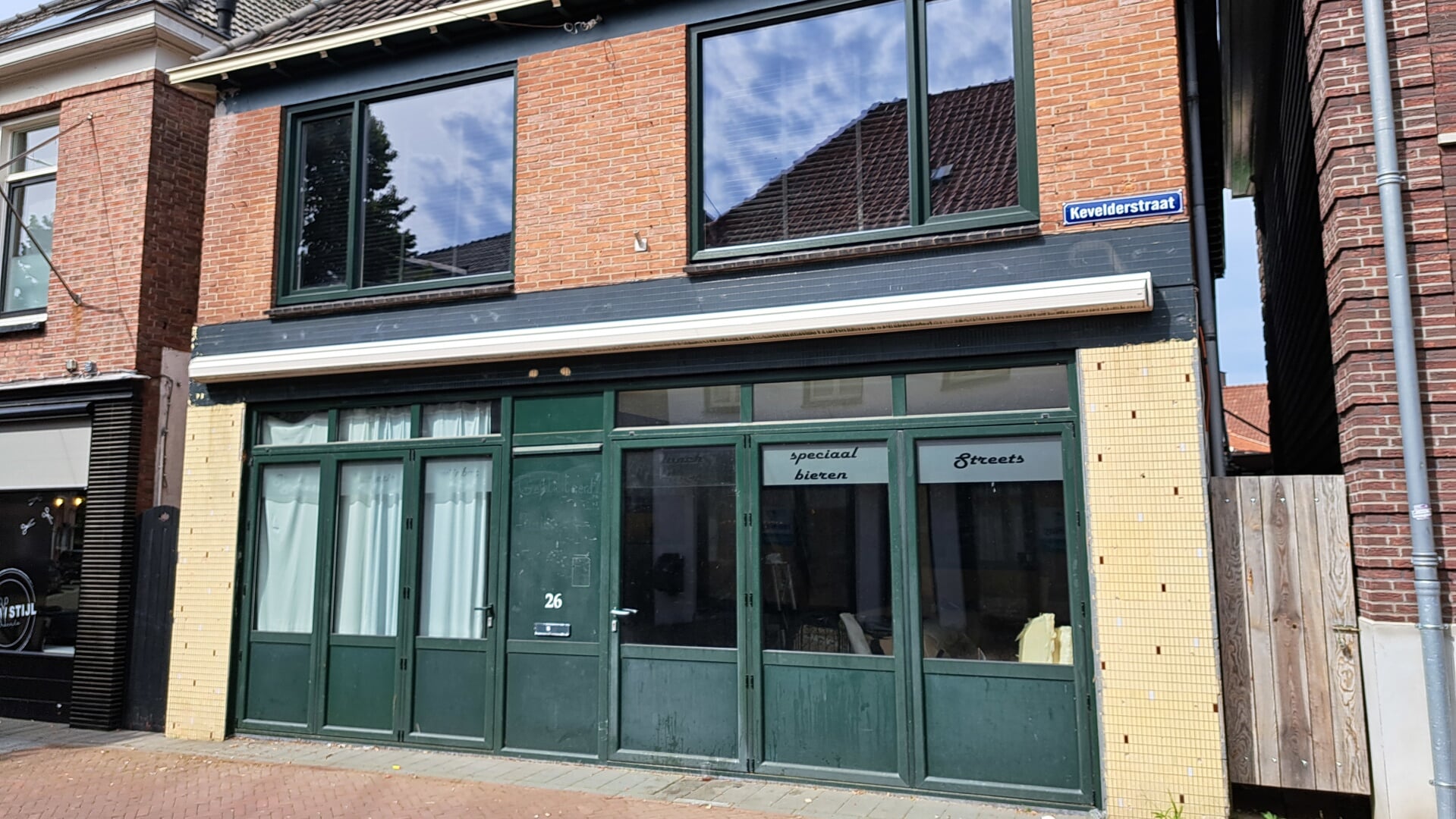 Het voormalige café Streets aan de Kevelderstraat mag een woonhuis worden, zo meldt de gemeente. Foto: Kyra Broshuis