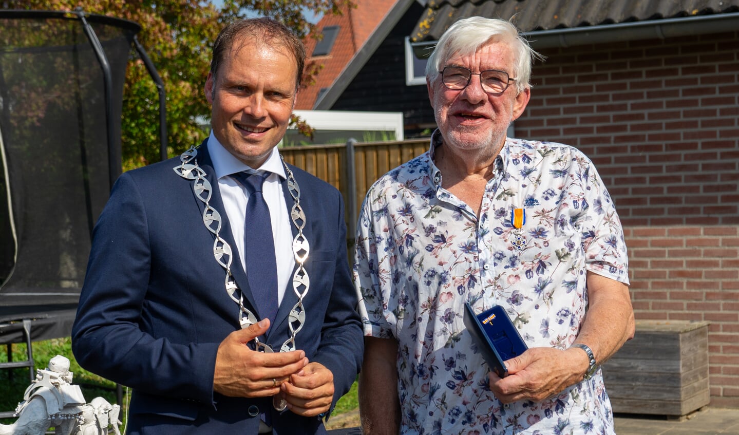 Locoburgemeester Hans te Lindert en Herman Kuenen. Foto: Marcel te Brake