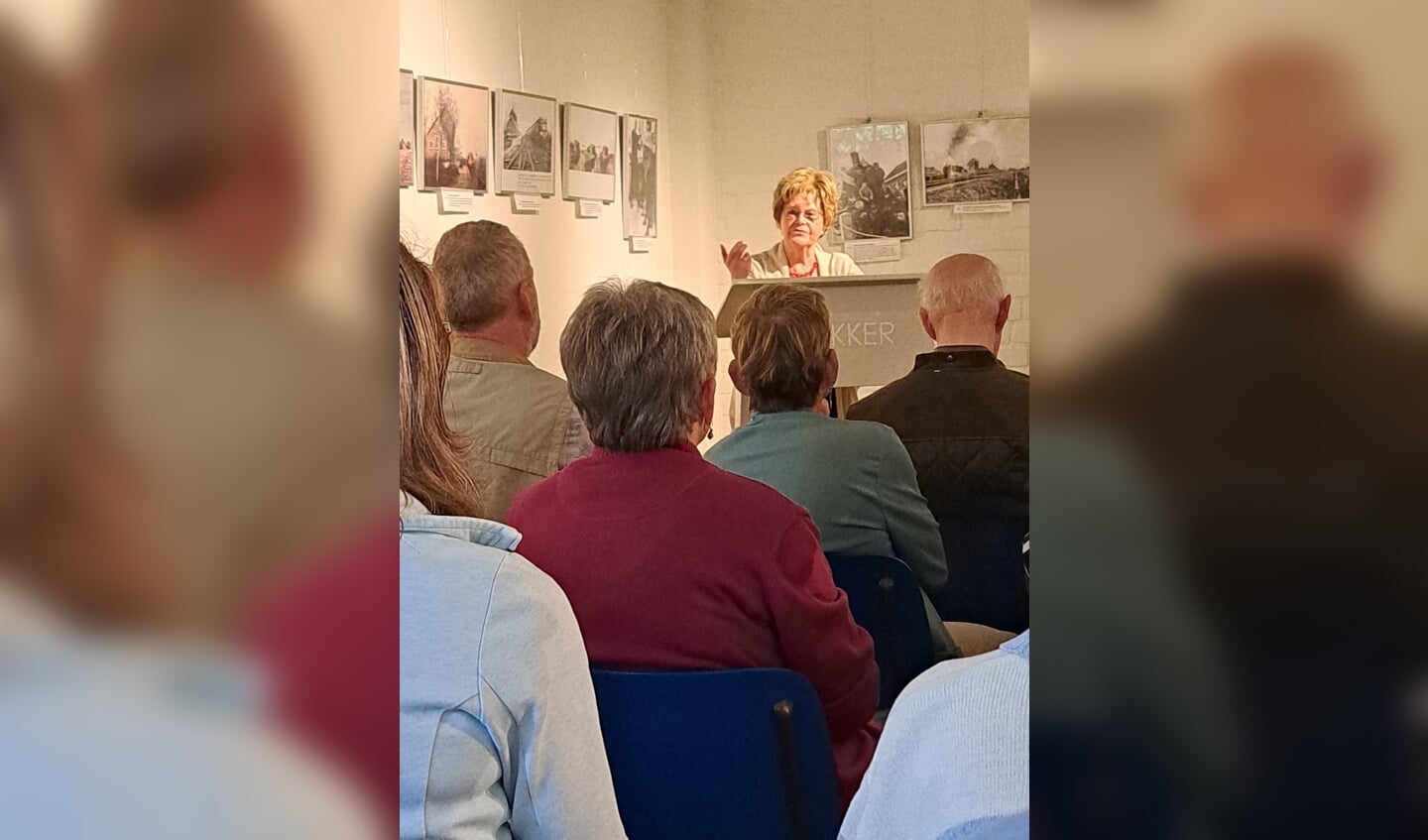 Jansje Ruiterkamp vertelt het door haarzelf geschreven verhaal 't Huus. Foto: Boukje Tijhuis