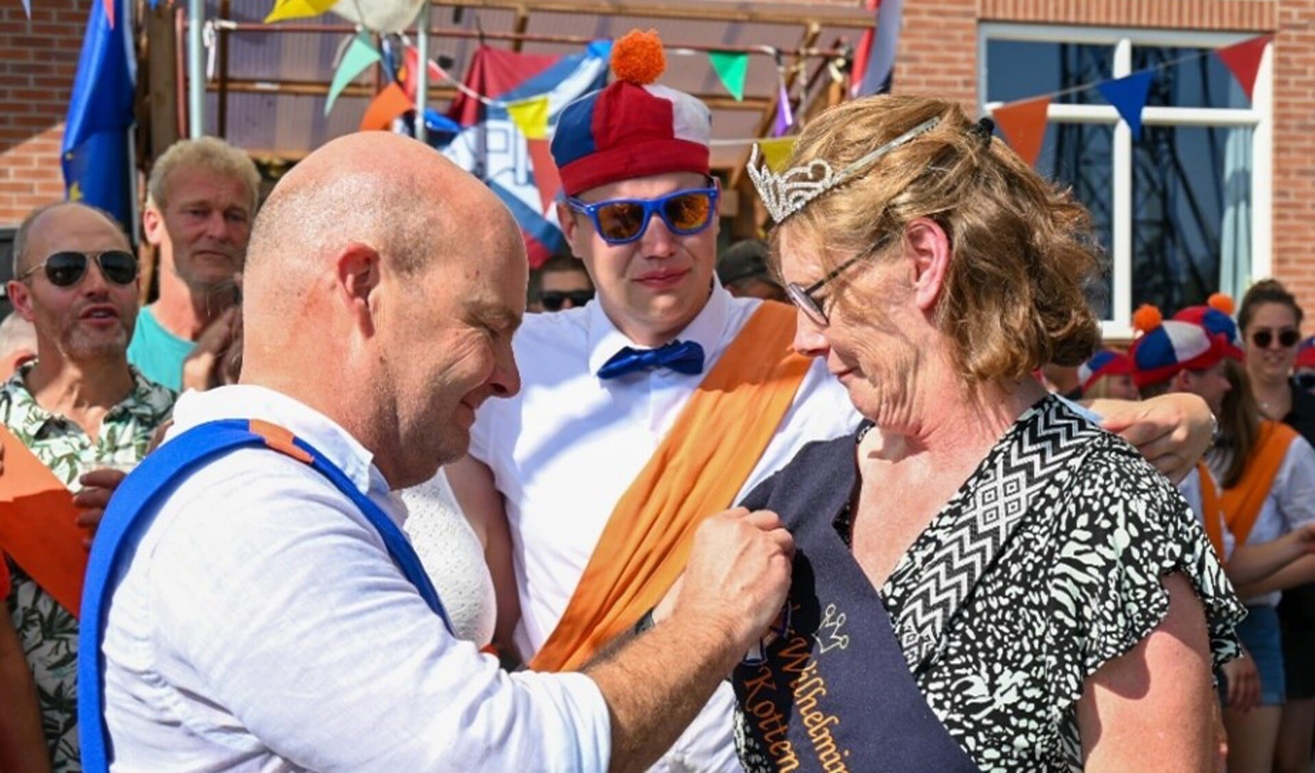 Voorzitter Rene Vering met de koningin van Kotten Monique Kruisselbrink. Foto: PR