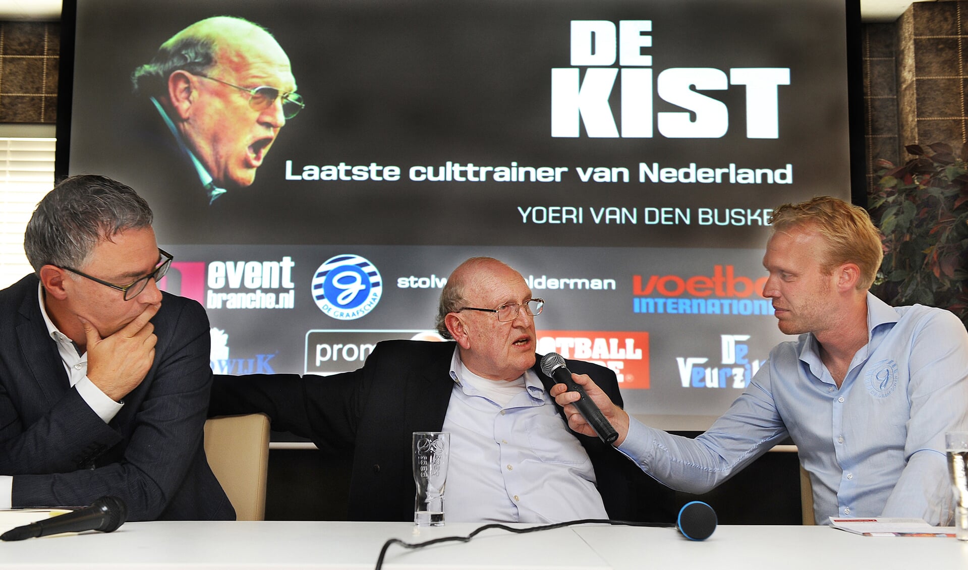 Vlnr Yoeri van den Busken, Simon Kistemaker en Sjoerd Weikamp tijdens boekpresentatie De Kist (7 september 2016). Foto: Roel Kleinpenning