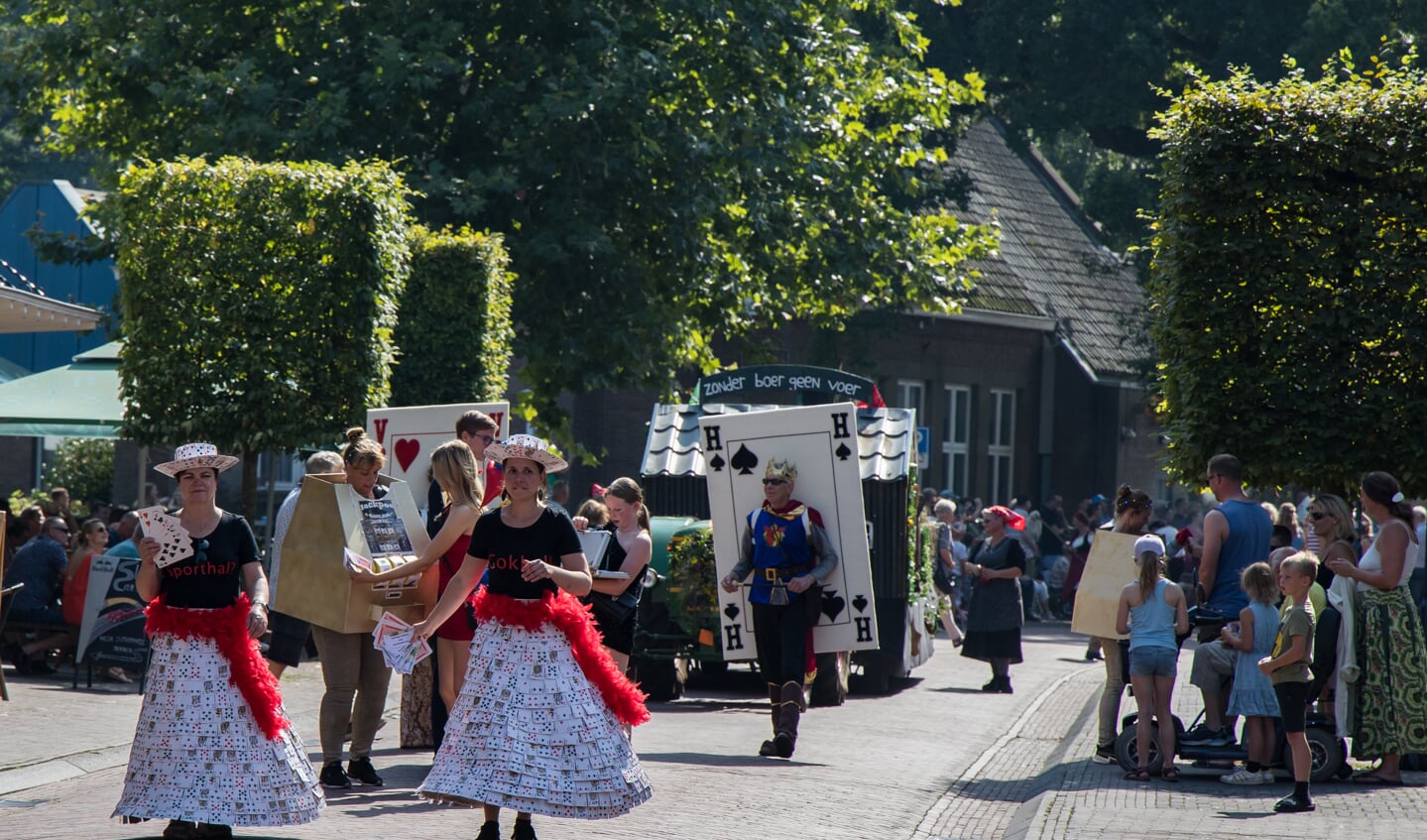 De winnaars bij de loopgroepen de Henri Dunantlaan met ‘We zetten de joker in’. Foto: Gerdi Oonk