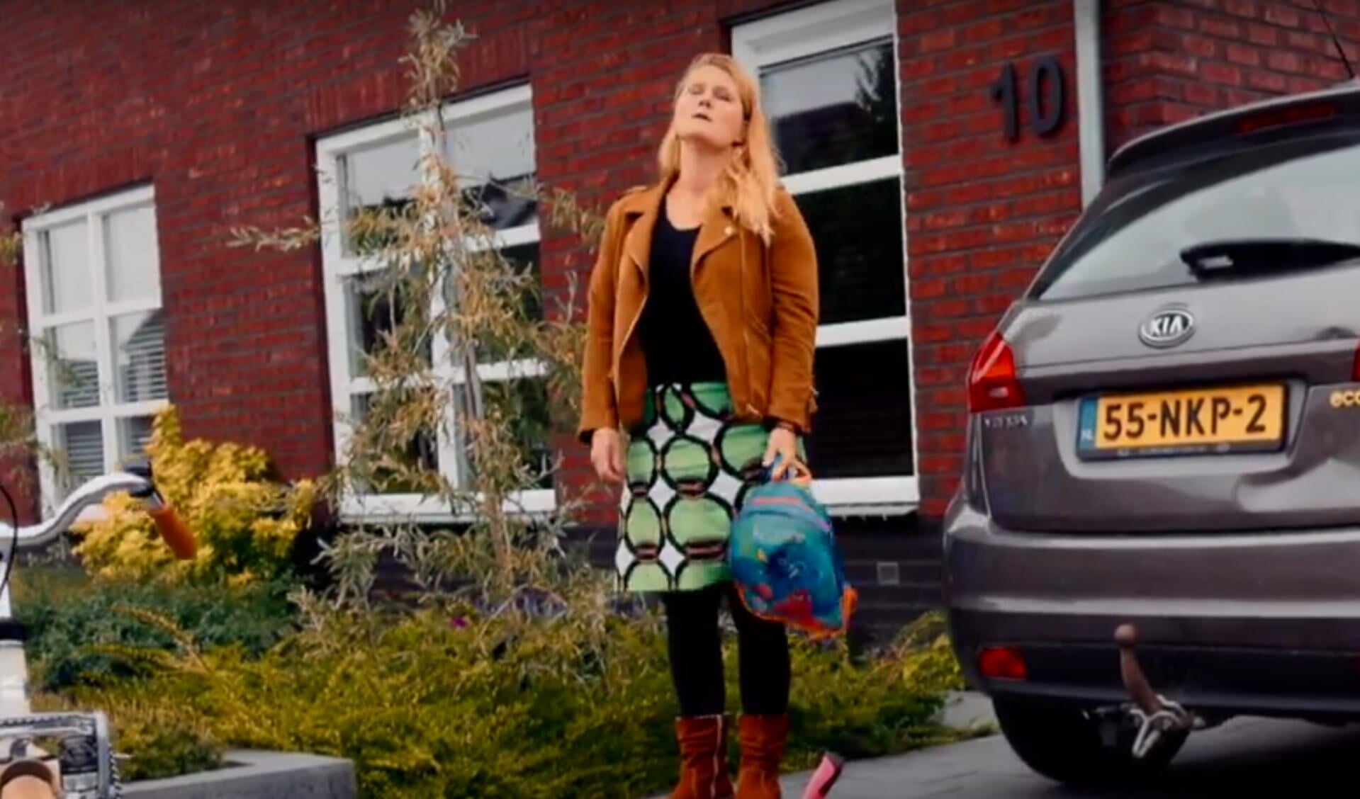 Still uit één van de filmpjes. 'Fietsen is net zo snel' Foto: PR