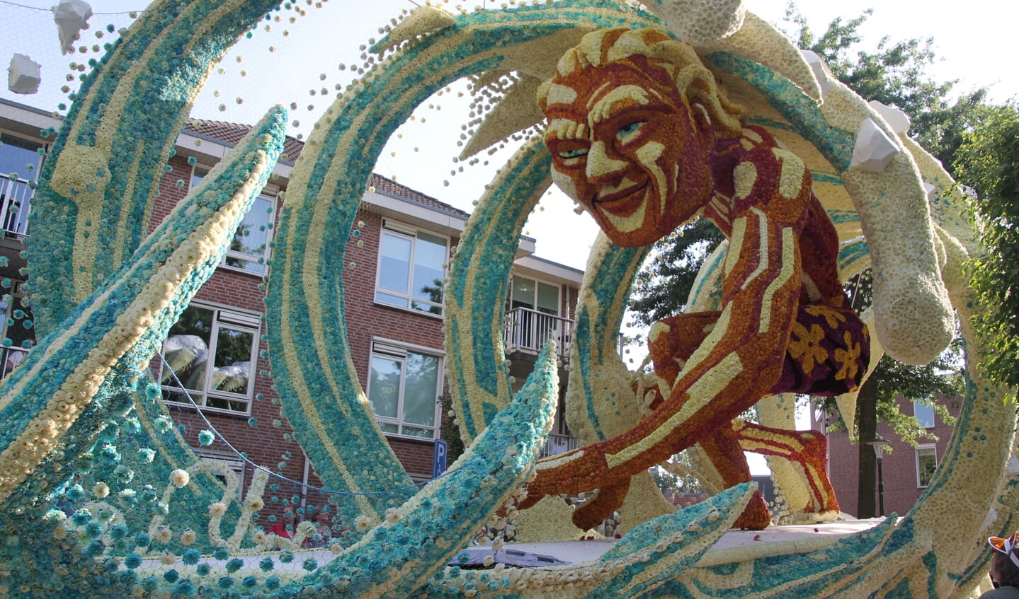Kwintet sloot met 'Perfect Wave' het Bloemencorso 2023 af. Foto: Annekée Cuppers