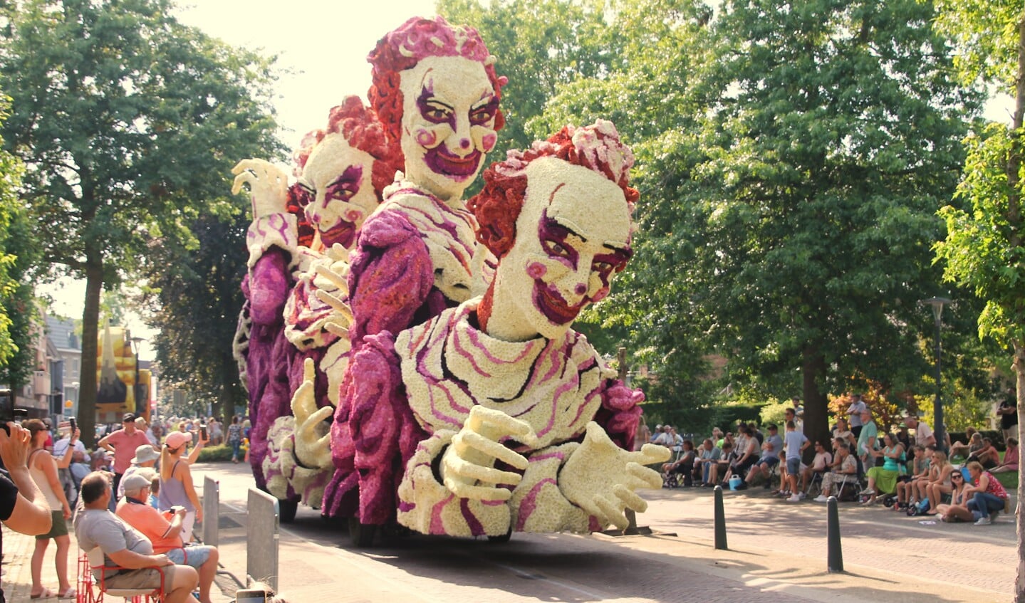 Clowns door corsogroep Hooiland. Foto: Annekée Cuppers