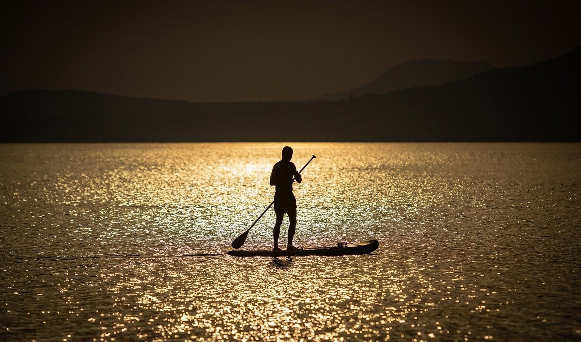 https://pixabay.com/photos/man-lake-silhouette-rowing-summer-8102619/