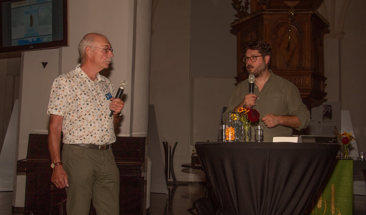 Aart Mudde in gesprek met auteur Gijs Wilbrink over zijn boek 'De Beesten'. Foto: Liesbeth Spaansen