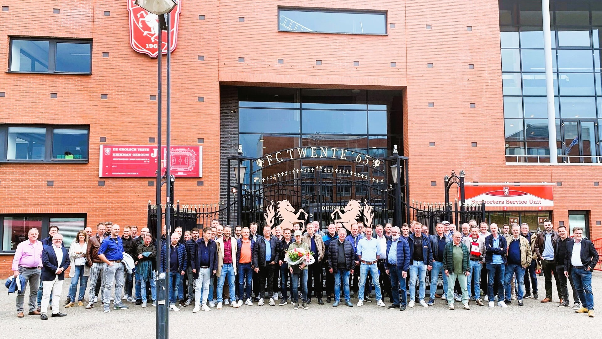 De donateurs van de BusinessClub van S.V. Grol op bezoek in de ‘Grolsch Veste’ van FC Twente in Enschede. Foto: Theo Huijskes