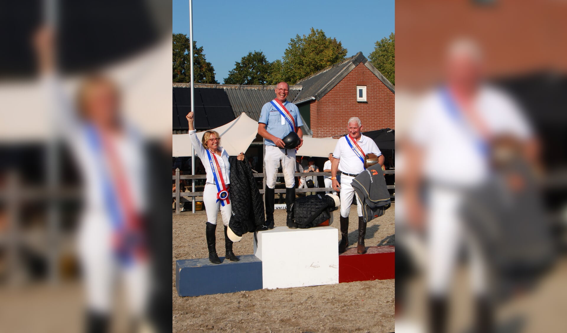 De Open Nederlands Kampioenen Springen Veteranen, van links naar rechts Karla Hylkema, Johannes Doetkotte en Henk Veldhuis.