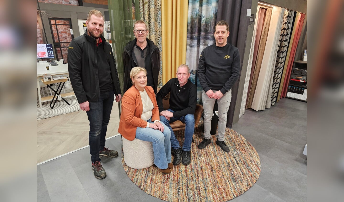 Team Hubo Homed in Zutphen: Sander Heijink, Hans Geurts, Stefan Heijink (staand) en Yvonne Bouwmeister en George van Aalst (zittend, v.l.n.r.). Foto: Wesley Straalman