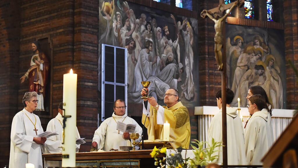 Laatste-eucharistieviering-in-RK-kerk-in-Etten