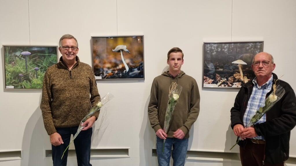 De drie prijswinnaars van de fotowedstrijd ‘Herfst in Berkelland: (vlnr) Benno Stortelder, Rick ten Hoopen en Gerrit Oosterholt. Foto: Rob Weeber