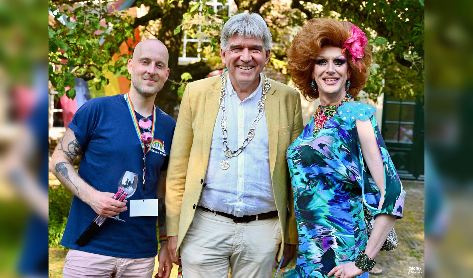 In Dat Bolwerck bood Zutphen Pride in 2023 een gevarieerd programma met lezingen, onder andere van burgemeester Wimar Jaeger (m), optredens, poëzie en een uitbundige bingo met drag queens. Foto: Frank Mossink