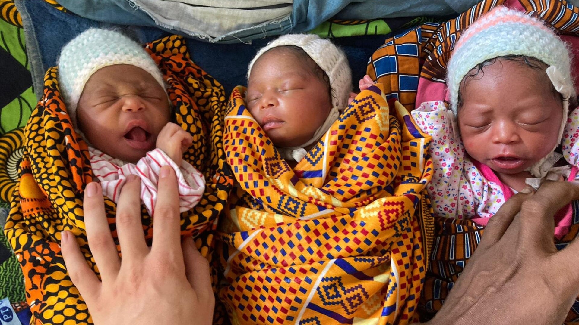 Pasgeboren baby's in het ziekenhuis in Sierra Leone. Eigen foto