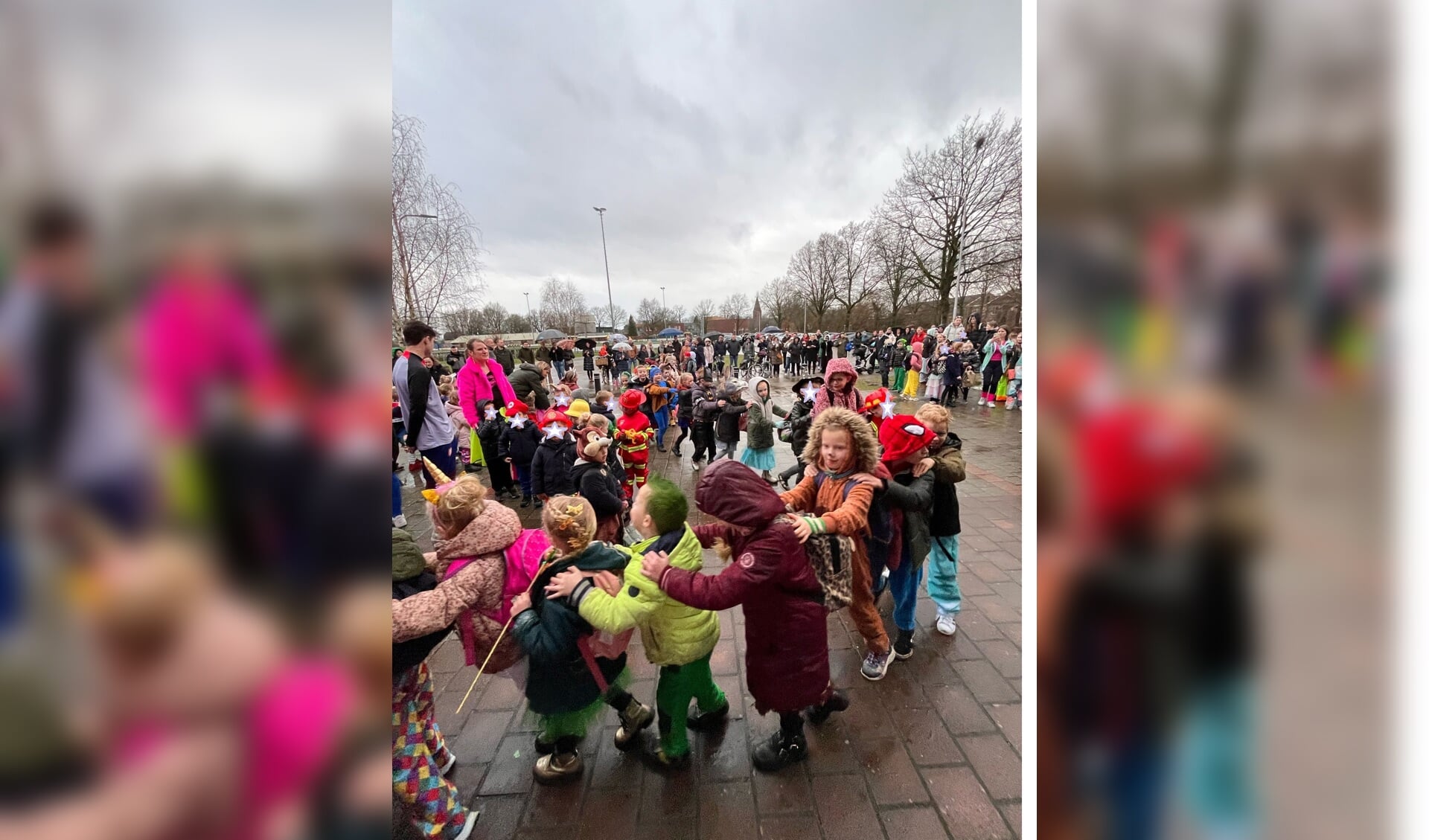 De polonaise mocht niet ontbreken tijdens het carnaval op de Ruurlose Daltonschool Willibrordus. Foto: PR