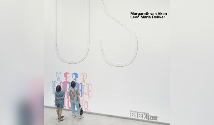 Kunstenaars Margareth van Aken en Léon Marie Dekker presenteren de expositie US. Foto: PR