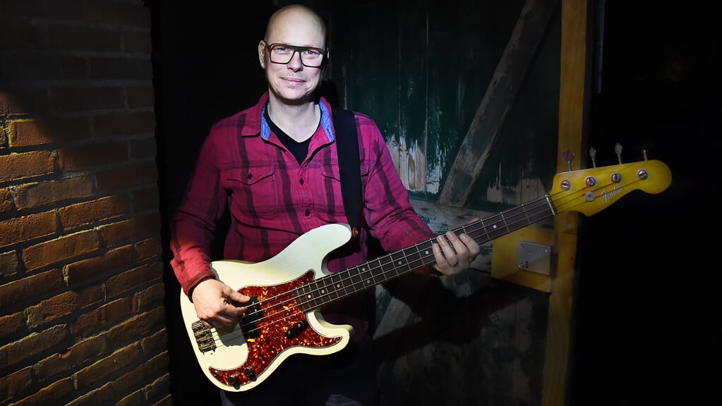 Bassist Arn Kortooms. Foto: Roel Kleinpenning