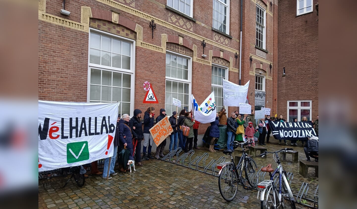 Sfeerbeeld van demonstratie tegen sluiting WALHALLAb. Foto: Rudi Hofman