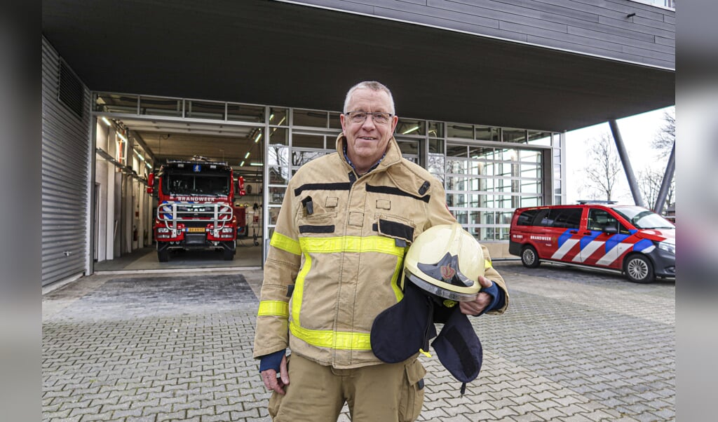 Hans Lubbers is niet langer brandweerman, na 35 jaar nam hij afgelopen weekend afscheid tijdens de jaarlijkse jubileumavond van het Hengelose brandweerkorps. Foto: Luuk Stam