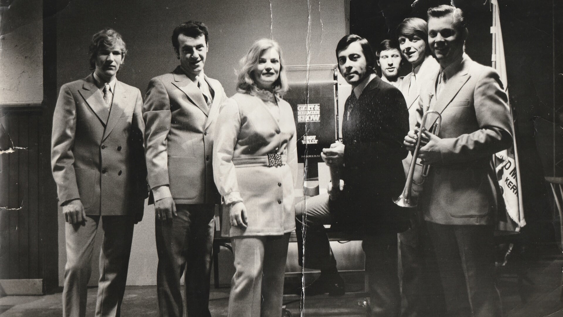 Willy en De Flamingo’s en Gert Timmerman in de tv-studio van de Gert en Hermien Show, 1971. Foto: Joop Wijnand