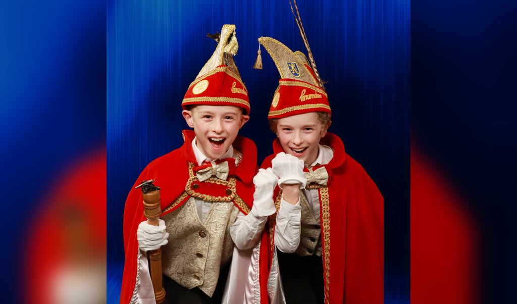 Jeugdprins Tygo en zijn tweelingbroer adjudant Rein hebben als motto 'Jeugdcarnaval, game on!' Foto: Maarten Kooiker