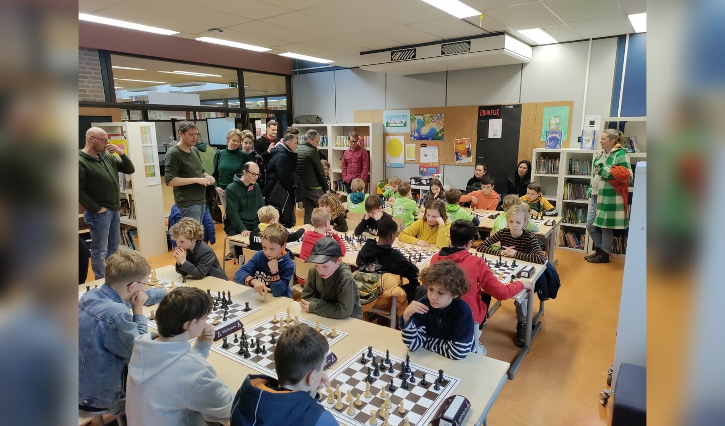 Sfeerbeeld van het 39ste Zutphens Schoolschaakkampioenschap voor Basisscholen. Foto: Peter Mensink  