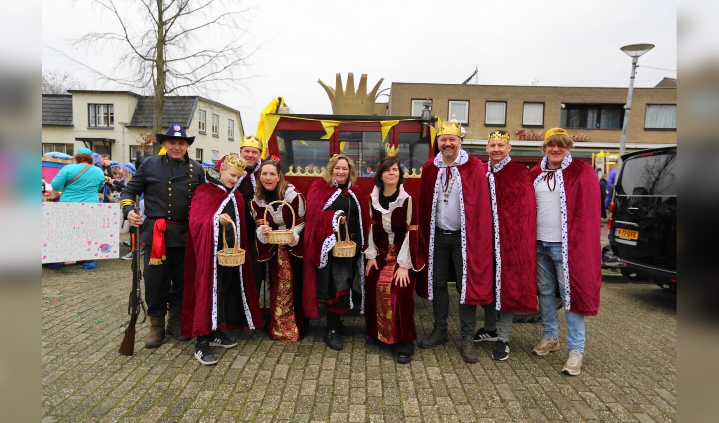 Auto Ridderhofgroep met Schutterskoning en -koningin. Foto: RTV Ideaal/ Albert Schreuder
