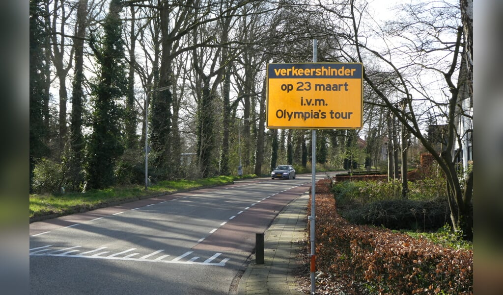 Sinds vorige week wordt kenbaar gemaakt dat er zaterdag 23 maart verkeershinder is op de Barchemseweg in verband met de Olympia's Tour.  Foto: Jan Hendriksen.