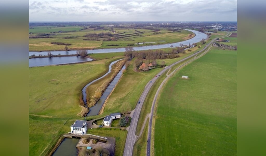 Het Waterschap Rijn en IJssel heeft plannen om de dijk langs de Den Elterweg in Zutphen te versterken. Foto: Waterschap Rijn en IJssel