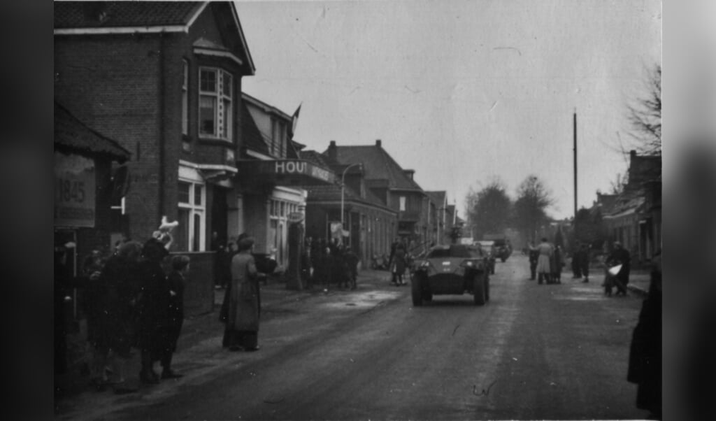 De Britse bevrijders op de Borculoseweg. Foto: PR