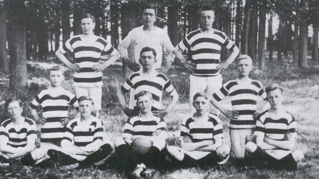 Het elftal van Velocitas omstreeks 1920. Foto: Sportclub Silvolde