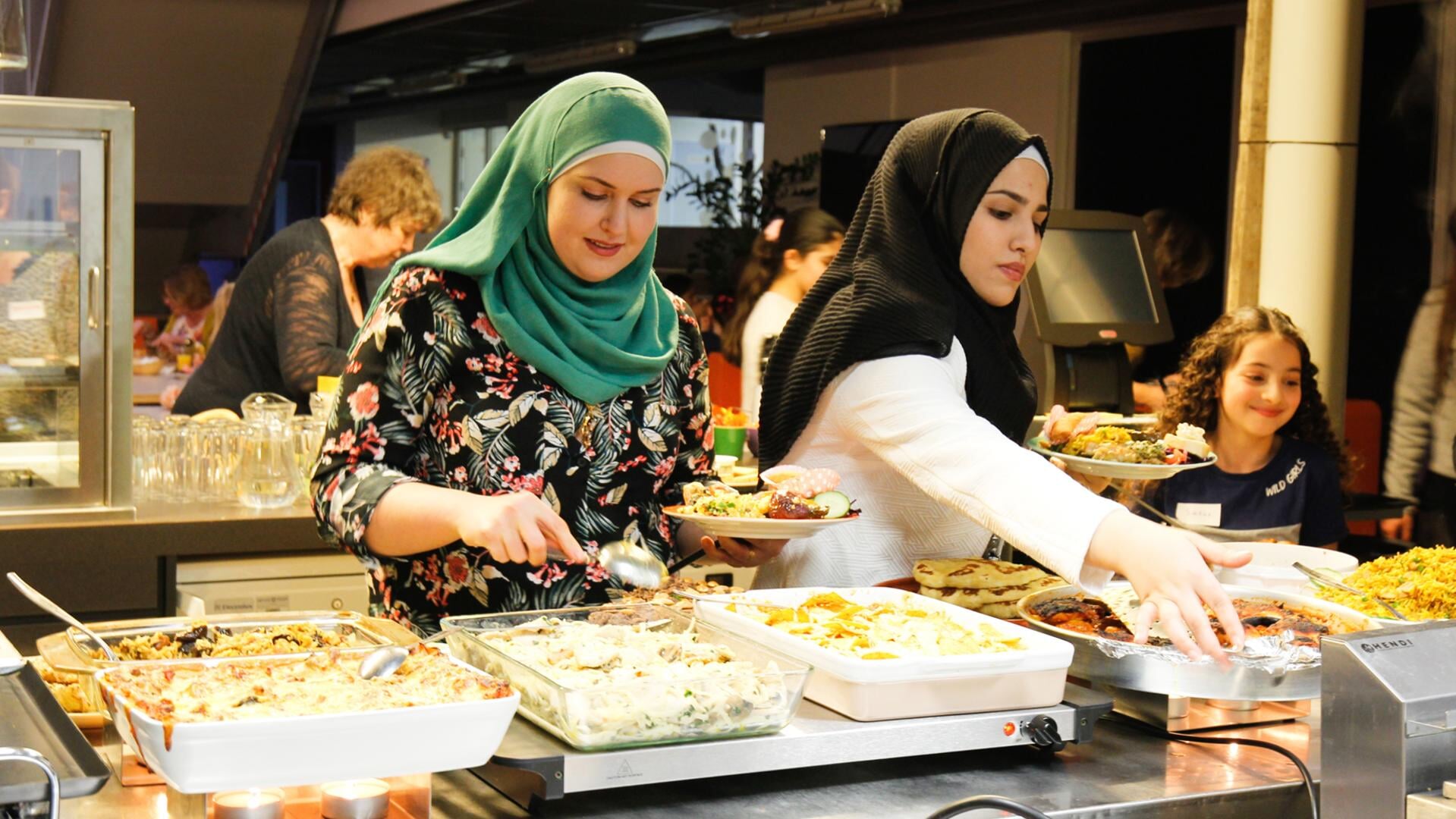 Samen eten, genieten van muziek en zelfs dansen. Internationale Vrouwendag is in Didam een feestje. Foto: PR