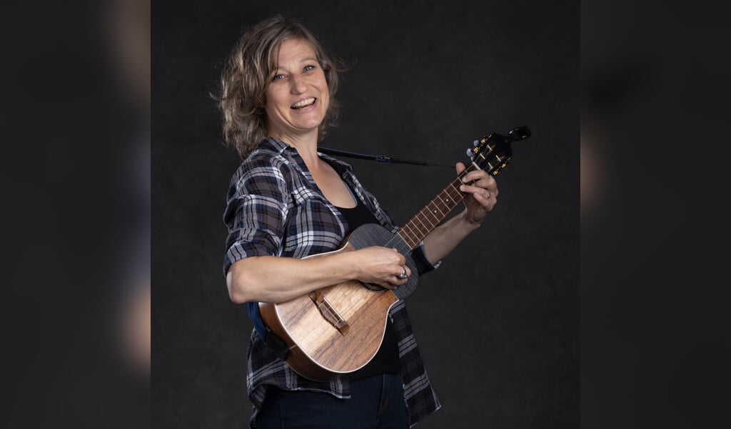 Mieke Rous, organisator en singer-songwriter. Foto: Ron Eijkelhof