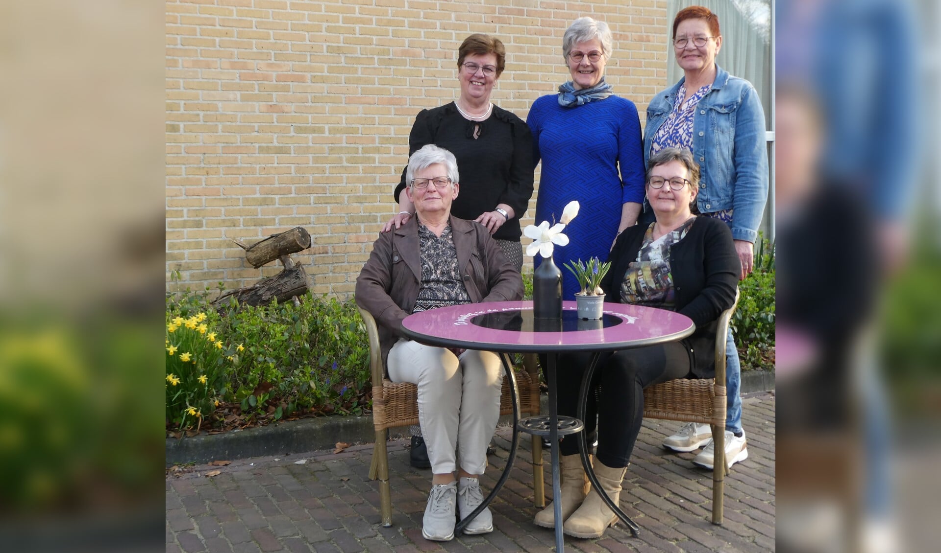 Het bestuur van Seniorensoos Barchem: zittend v.l.n.r.: Gerda Mulderije, en Ada Lievestro. Staand v.l.n.r.: Linie Esselink, Anneke Koeleman en Marian Hengeveld. Foto: Jan Hendriksen