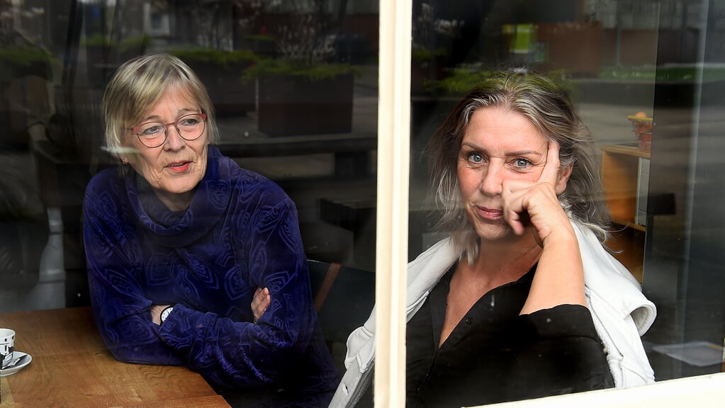 Links Annelies van Rijssen en rechts Astrid Kock van toneelgroep Spot. 