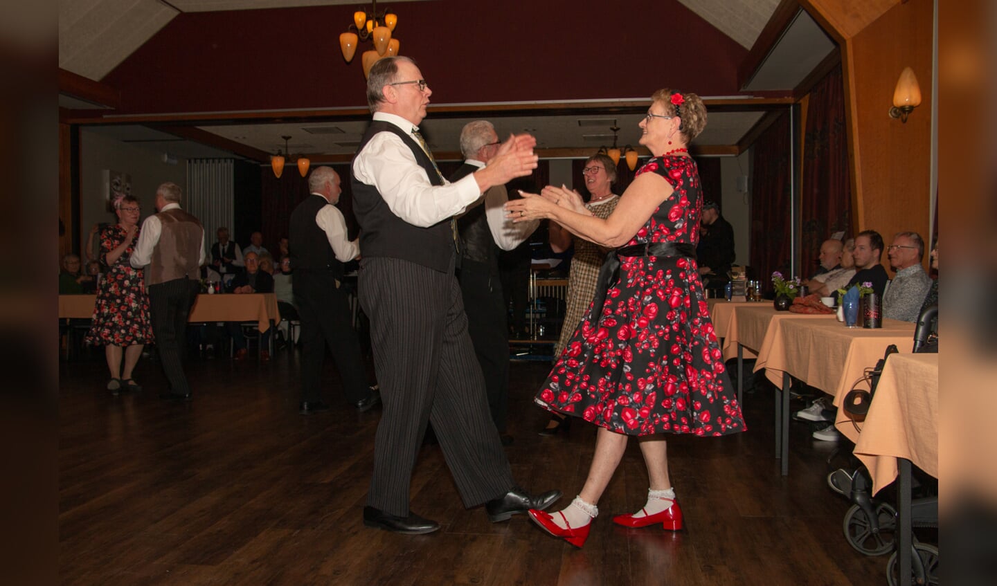 Dansgroep De iesselschotsers is kleding uit de '50er jaren. Foto: Liesbeth Spaansen