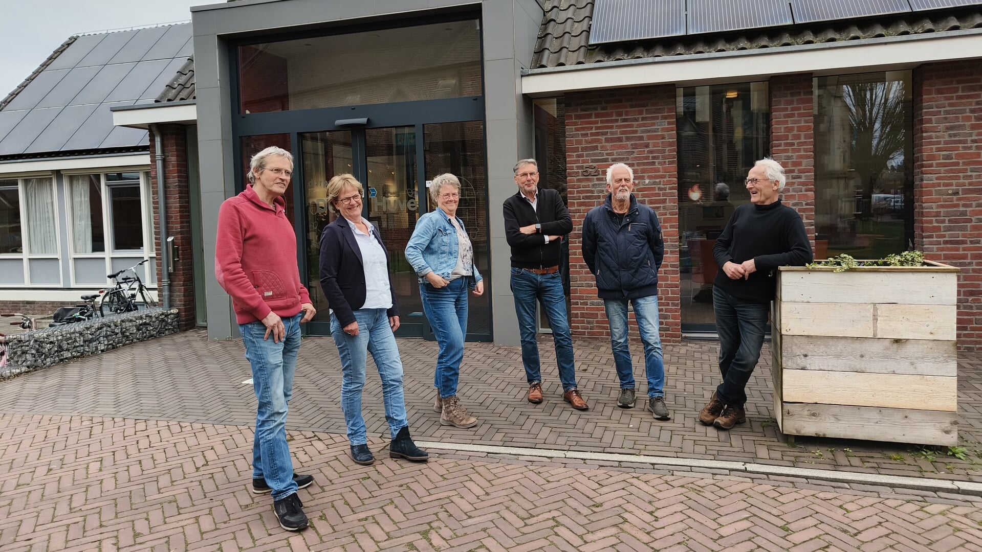 Peter van Heek, Albertine van der Berg, Henny Tuut, Pieter Gerdanus, Bert Vogel en Bert Westhuis Komen in actie voor behoud van de Huve. Foto: Rob Stevens