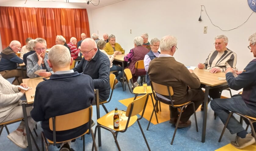 Er werd fanatiek gestreden op de kaartavond bij De Vrees. Foto: Gerrit Hendriksen