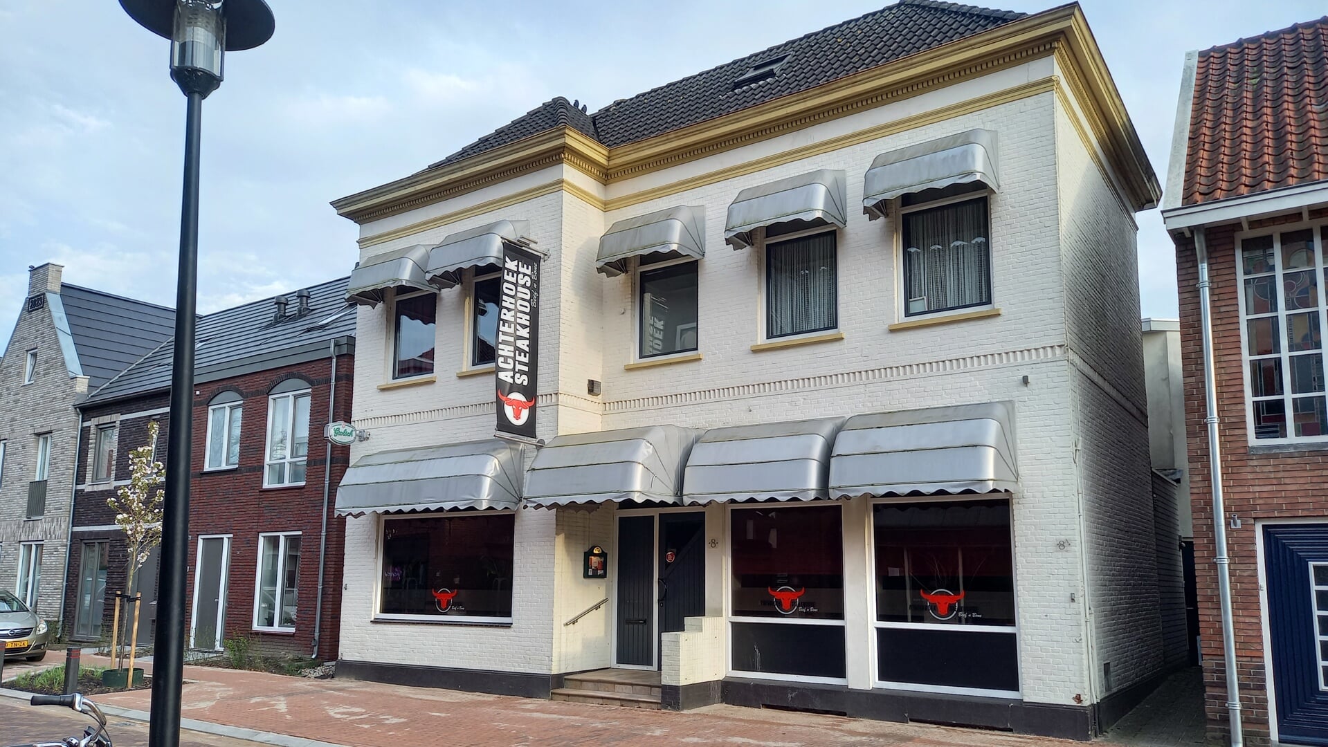 Het beeldbepalende pand aan de Dijkstraat waarin voorheen restaurant Beef 'n Bones gevestigd was. Foto: Annekée Cuppers