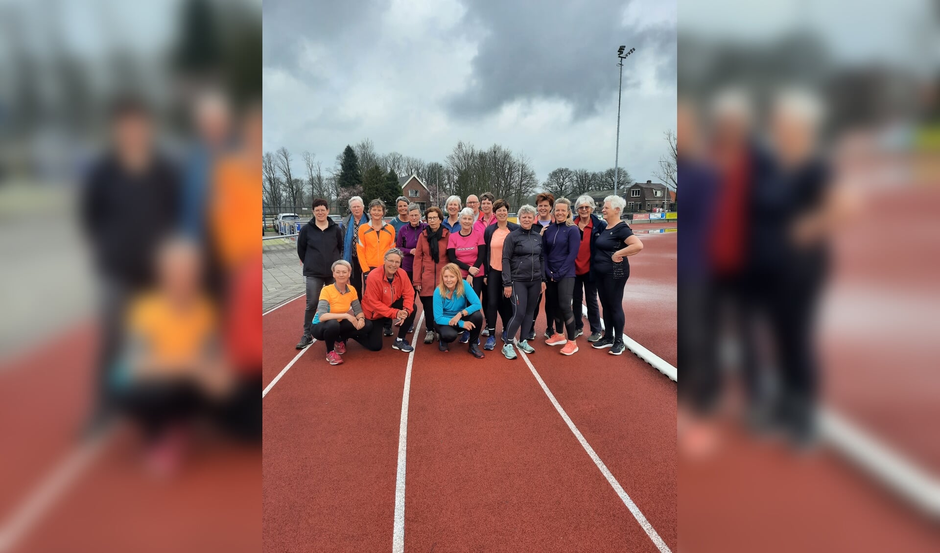 De Maandagmorgengroep met Gerda op de voorste rij in het midden