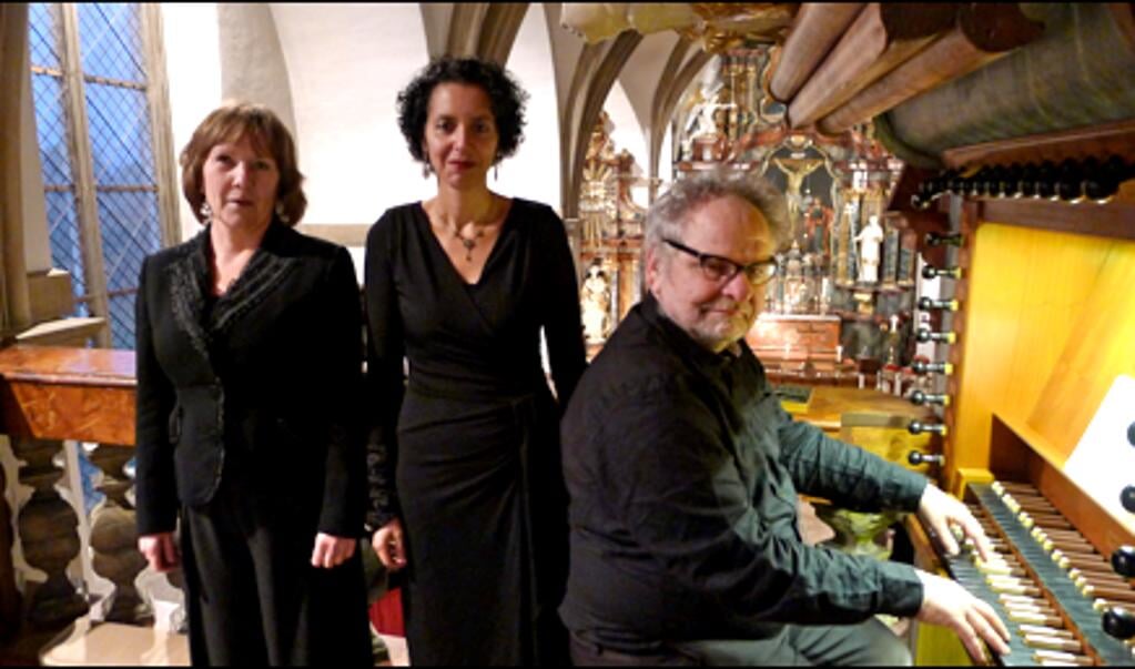Sopraan Aartje Disberg, alt Sabine Henkel en organist Gijs van Schoonhoven. Foto: PR